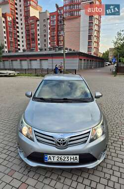 Седан Toyota Avensis 2012 в 