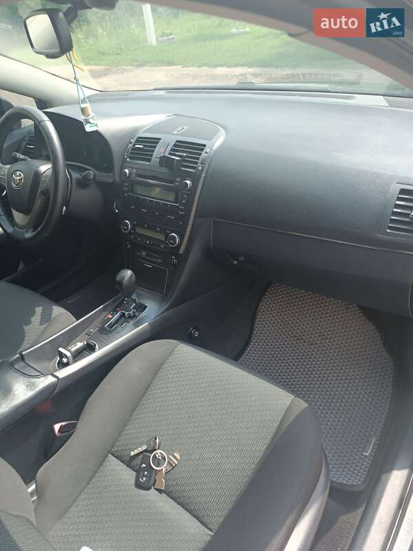 Седан Toyota Avensis 2008 в Бучаче