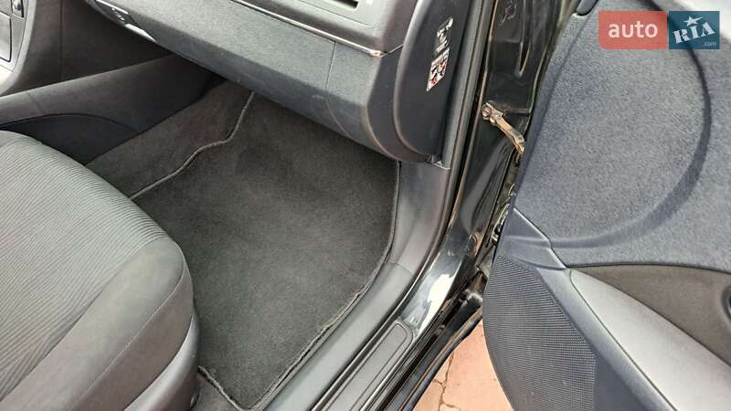 Седан Toyota Avensis 2009 в Мукачевому