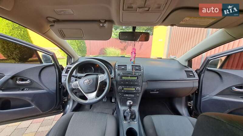 Седан Toyota Avensis 2009 в Мукачевому