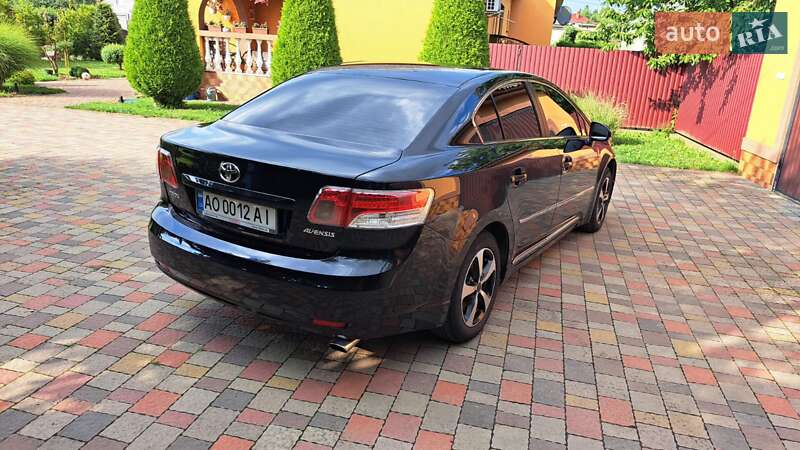 Седан Toyota Avensis 2009 в Мукачевому
