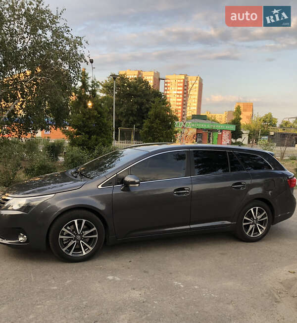 Універсал Toyota Avensis 2015 в Дніпрі