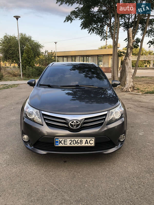 Універсал Toyota Avensis 2015 в Дніпрі