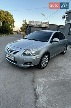 Лифтбек Toyota Avensis 2008 в Кривом Роге