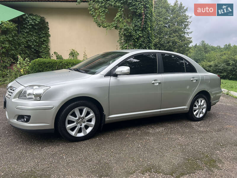 Седан Toyota Avensis 2008 в Трускавце