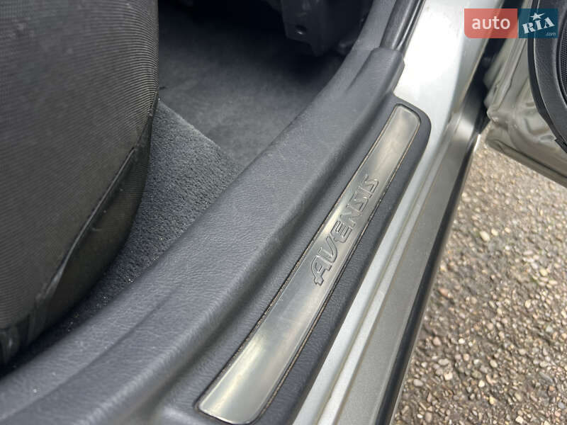 Седан Toyota Avensis 2008 в Трускавце