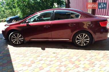 Седан Toyota Avensis 2012 в Карловке