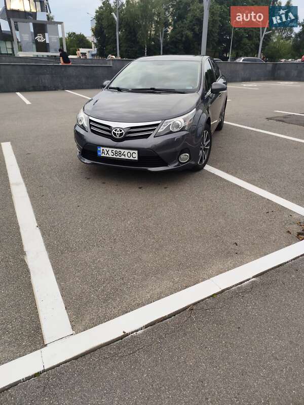 Toyota Avensis 2012
