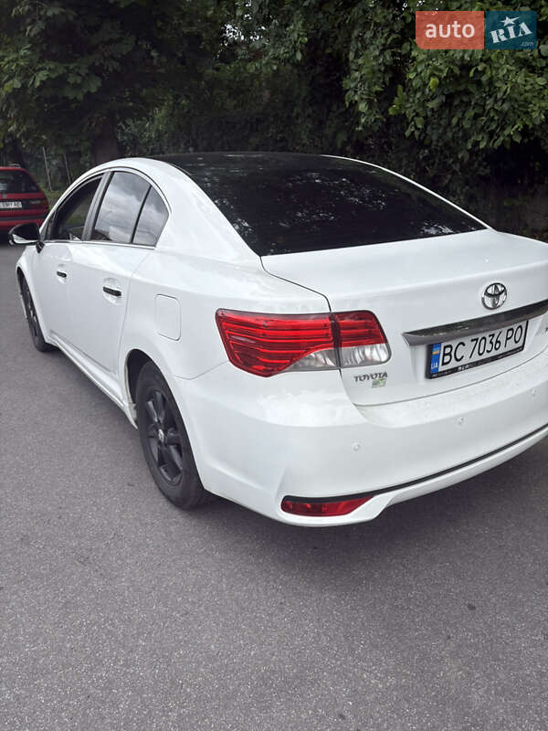 Седан Toyota Avensis 2012 в Стрию