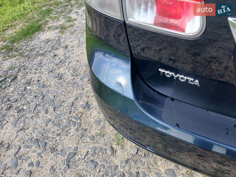 Універсал Toyota Avensis 2012 в Вараші