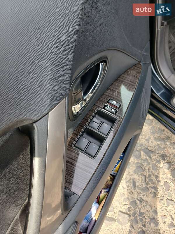 Універсал Toyota Avensis 2012 в Вараші
