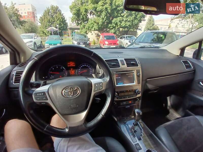 Універсал Toyota Avensis 2012 в Вараші