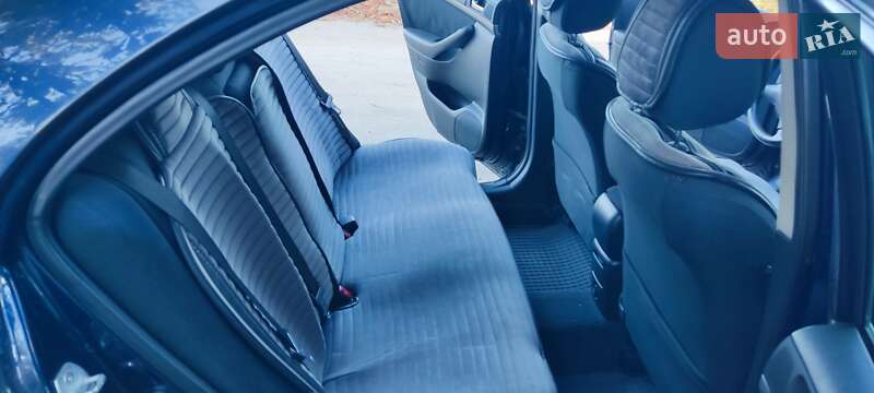 Седан Toyota Avensis 2006 в Одессе