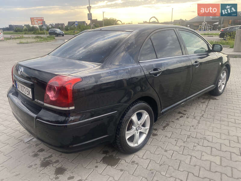 Седан Toyota Avensis 2005 в Луцке