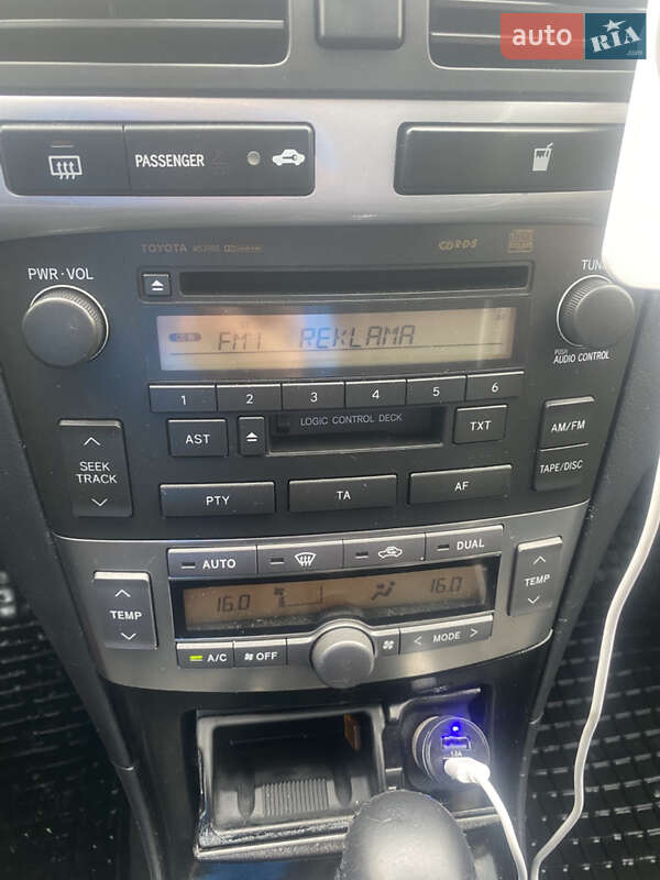 Седан Toyota Avensis 2005 в Луцке