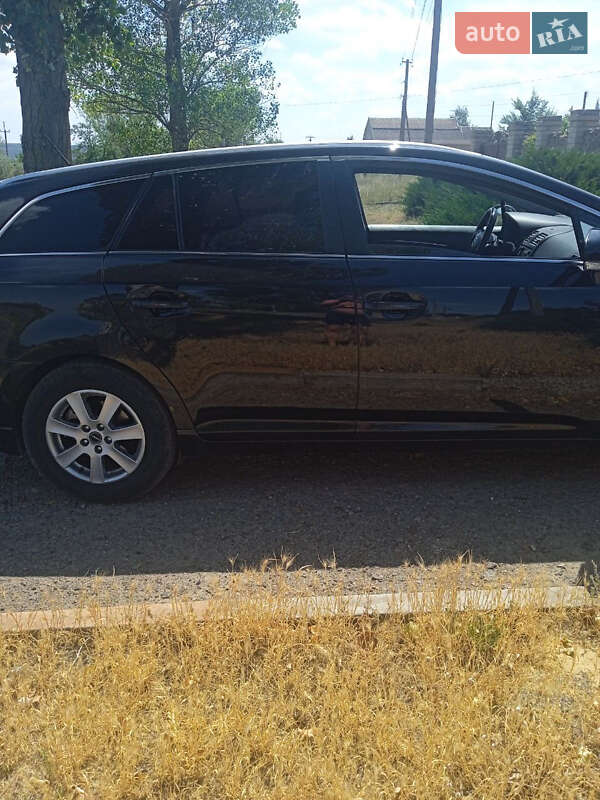 Универсал Toyota Avensis 2009 в Червонознаменке