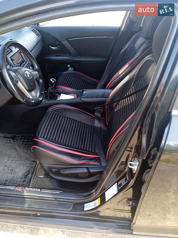 Универсал Toyota Avensis 2009 в Червонознаменке