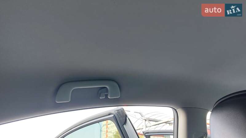 Седан Toyota Avensis 2012 в Львове