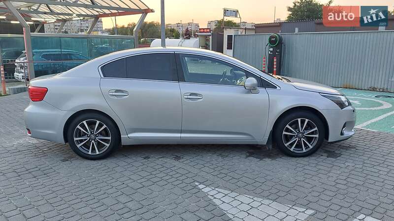 Седан Toyota Avensis 2012 в Львове