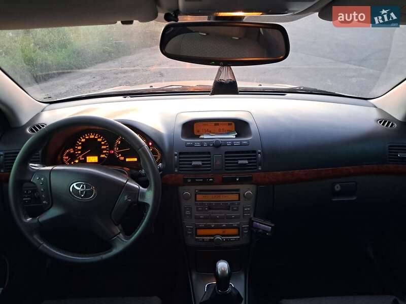 Седан Toyota Avensis 2006 в Виннице