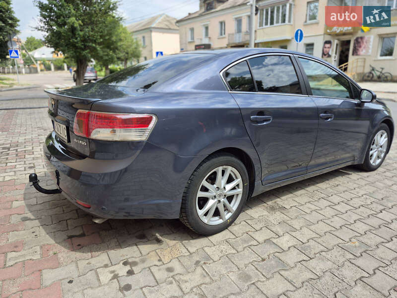 Седан Toyota Avensis 2010 в Рівному
