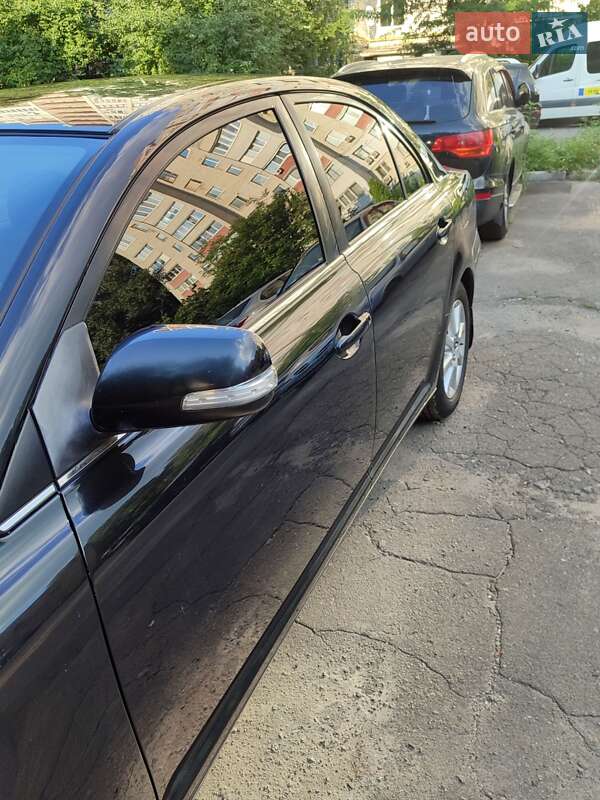 Седан Toyota Avensis 2007 в Киеве