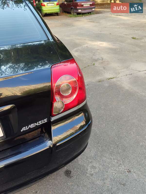 Седан Toyota Avensis 2007 в Киеве