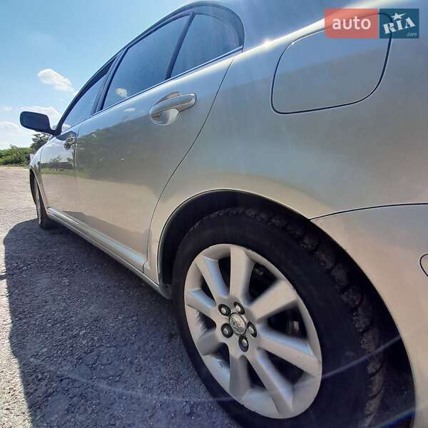 Седан Toyota Avensis 2003 в Києві