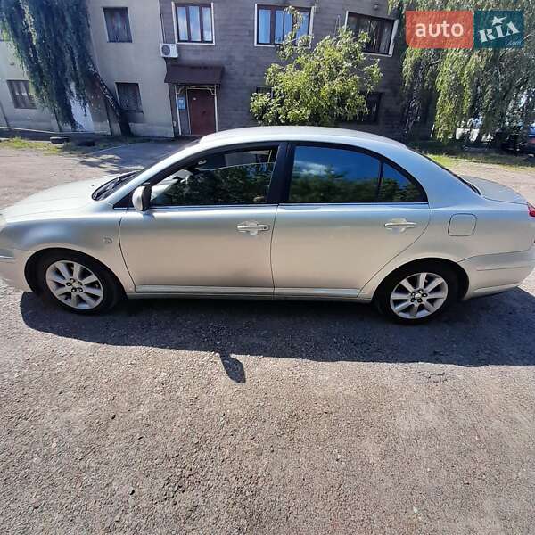 Седан Toyota Avensis 2003 в Києві