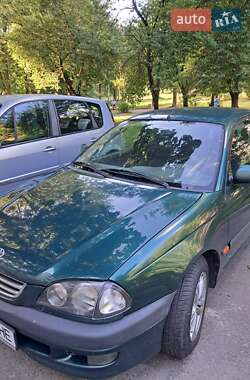 Седан Toyota Avensis 2000 в Новому Розділі