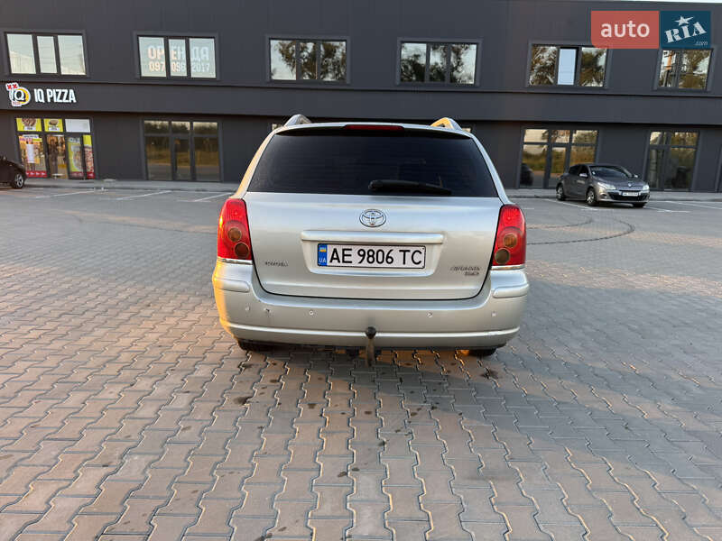 Універсал Toyota Avensis 2004 в Святопетрівське