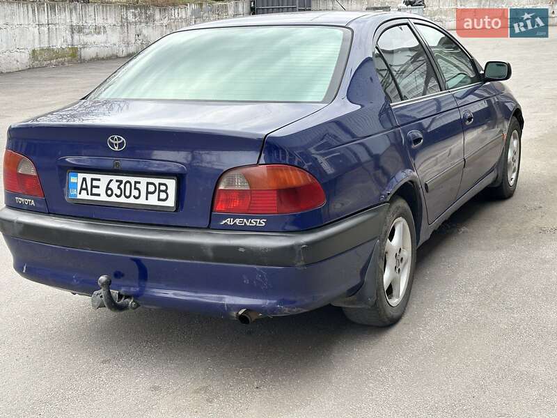 Седан Toyota Avensis 1997 в Запорожье