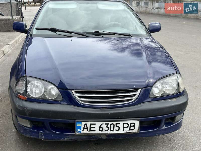Седан Toyota Avensis 1997 в Запорожье