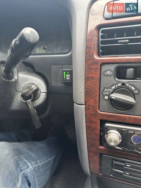 Седан Toyota Avensis 1997 в Запорожье