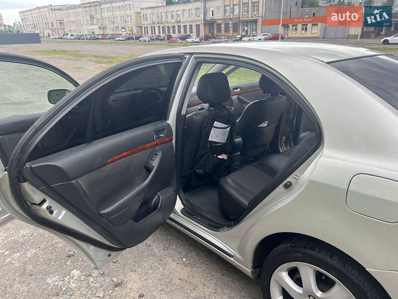 Седан Toyota Avensis 2003 в Харкові
