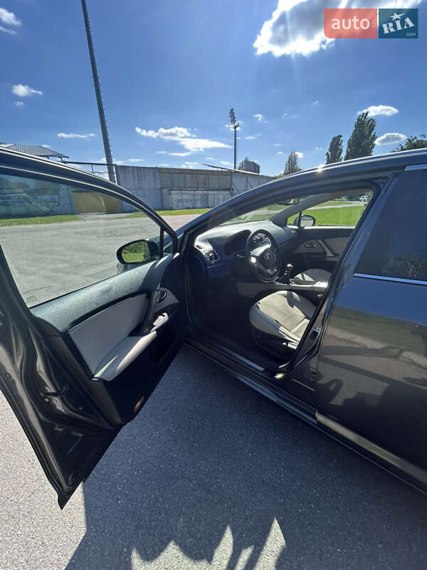 Універсал Toyota Avensis 2014 в Олександрії