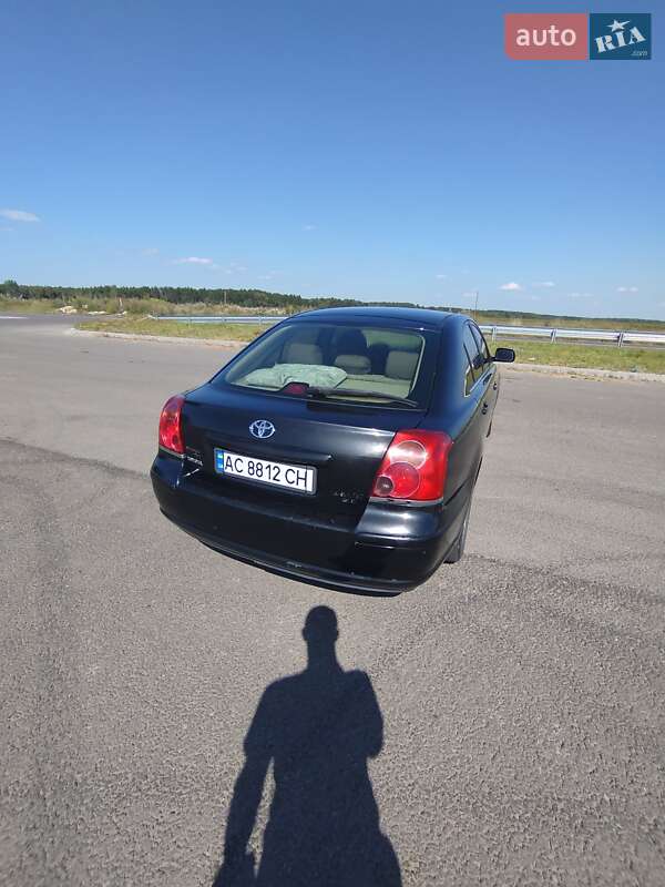 Лифтбек Toyota Avensis 2003 в Ковеле