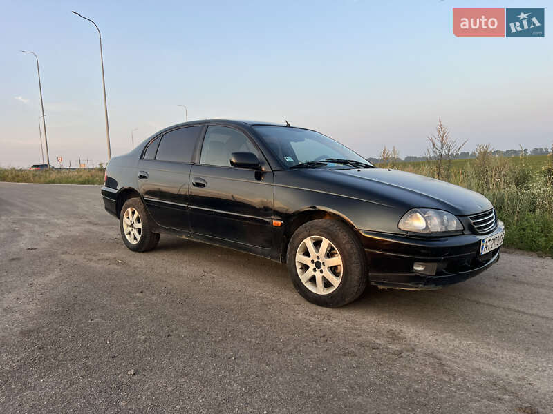 Седан Toyota Avensis 2000 в Коростышеве