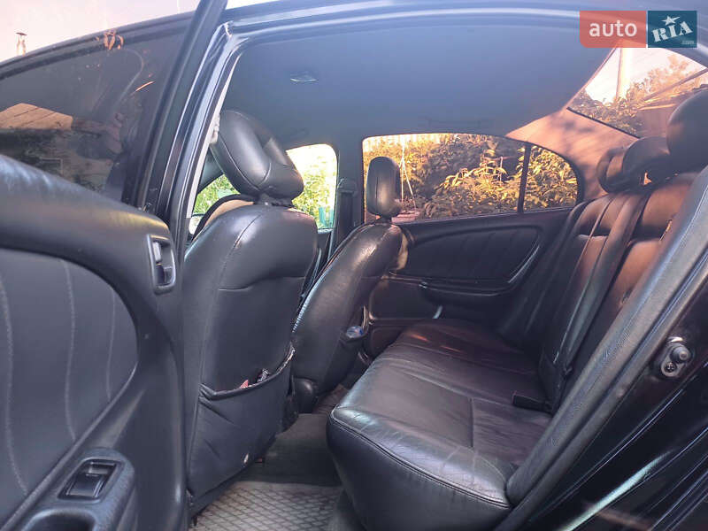 Седан Toyota Avensis 2000 в Коростышеве