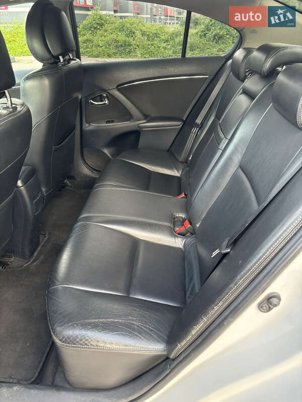 Седан Toyota Avensis 2010 в Києві