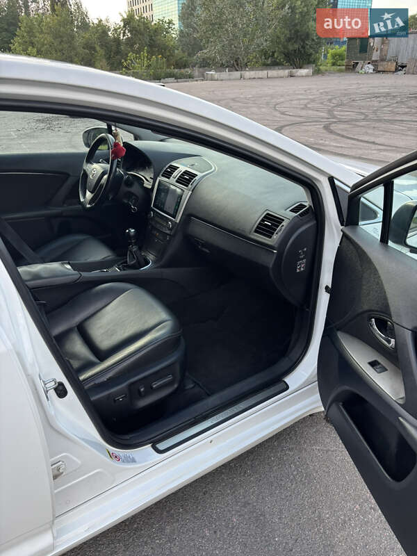 Седан Toyota Avensis 2010 в Києві