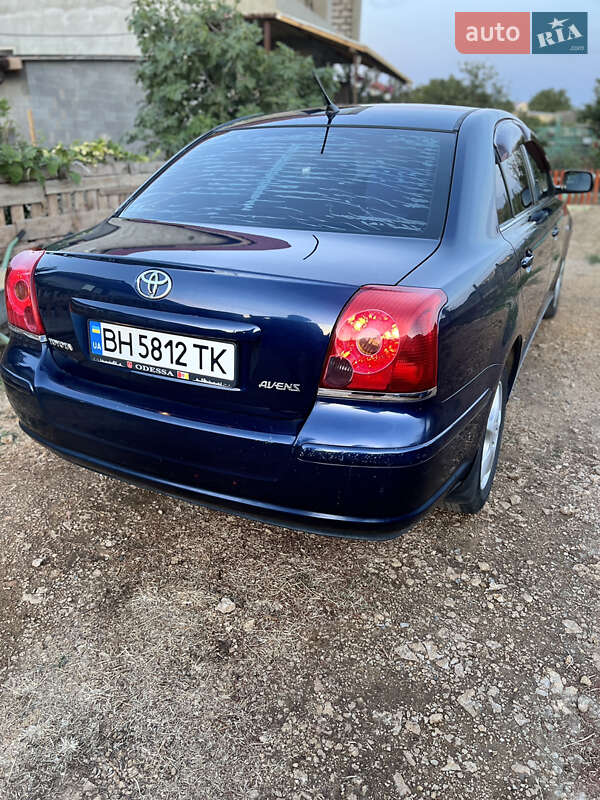 Седан Toyota Avensis 2004 в Одессе