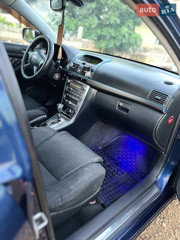 Седан Toyota Avensis 2004 в Одессе