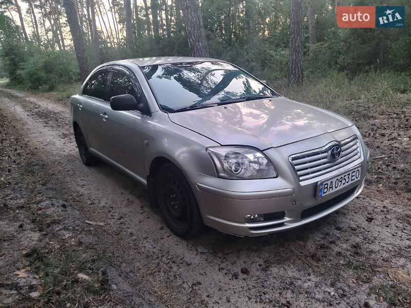 Седан Toyota Avensis 2003 в Александровке