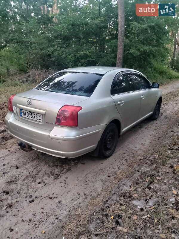 Седан Toyota Avensis 2003 в Александровке