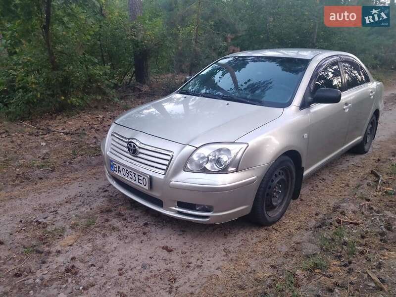 Седан Toyota Avensis 2003 в Александровке