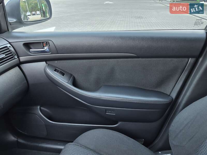 Универсал Toyota Avensis 2003 в Одессе