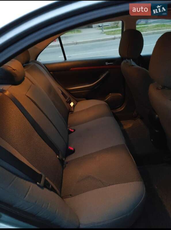 Седан Toyota Avensis 2007 в Чернигове