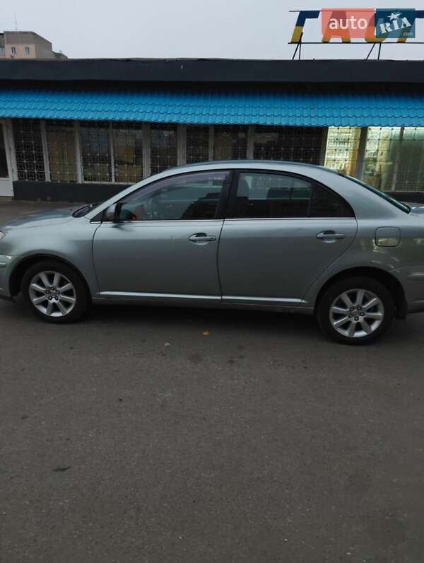 Седан Toyota Avensis 2007 в Чернигове