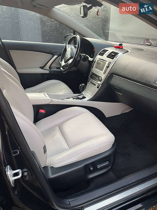 Седан Toyota Avensis 2011 в Миколаєві